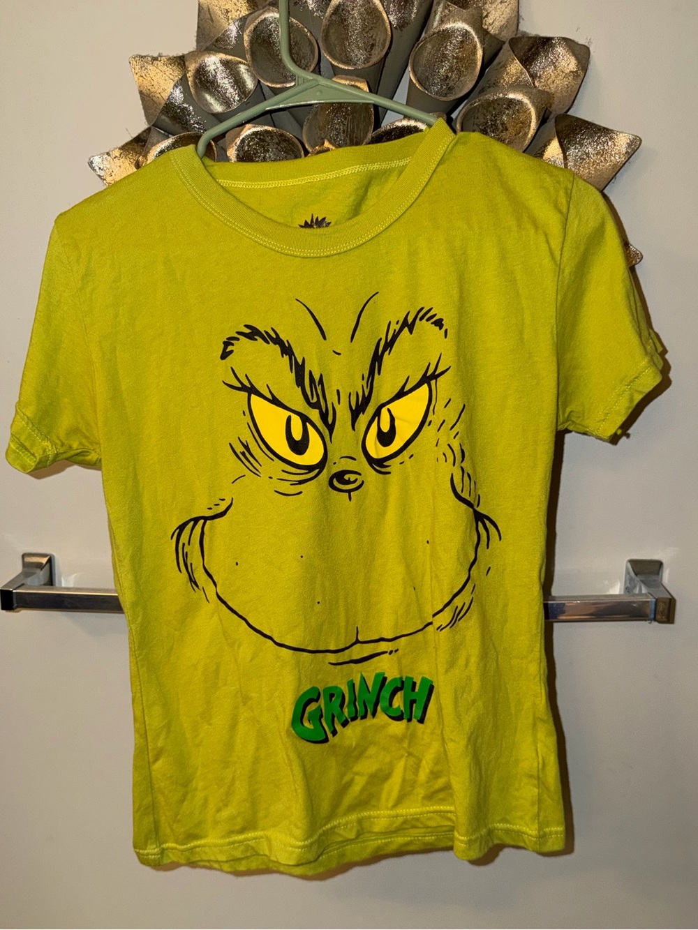 Grinch Graphic Womens T-Shirt in Lime Green Size M